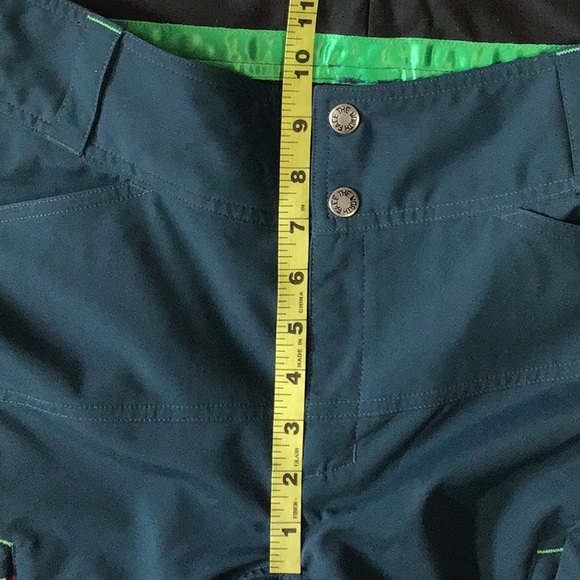 The North Face blue/green shorts with pockets - Picture 7 of 16